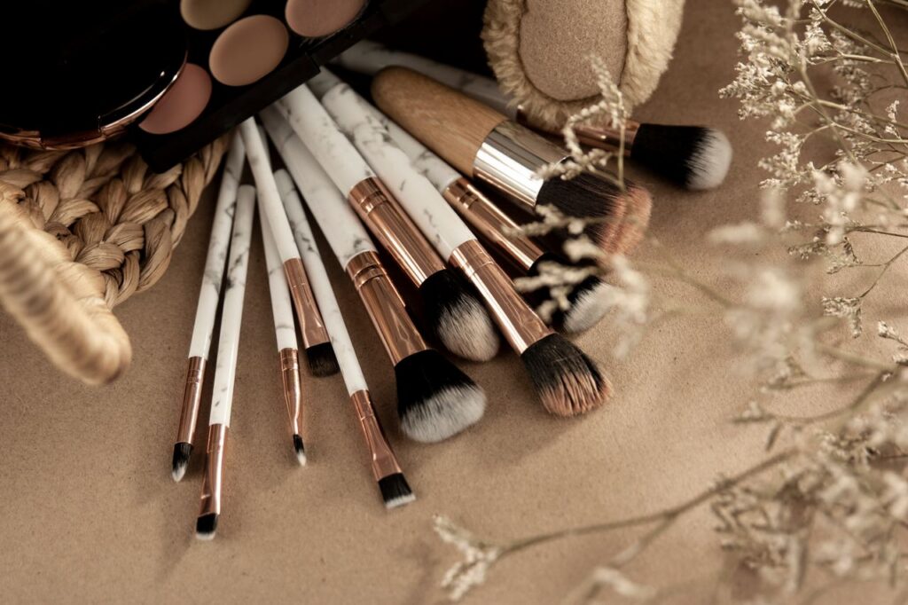 Comment construire une routine beauté complète au Maroc : visage, corps, cheveux, solaire et parfum
